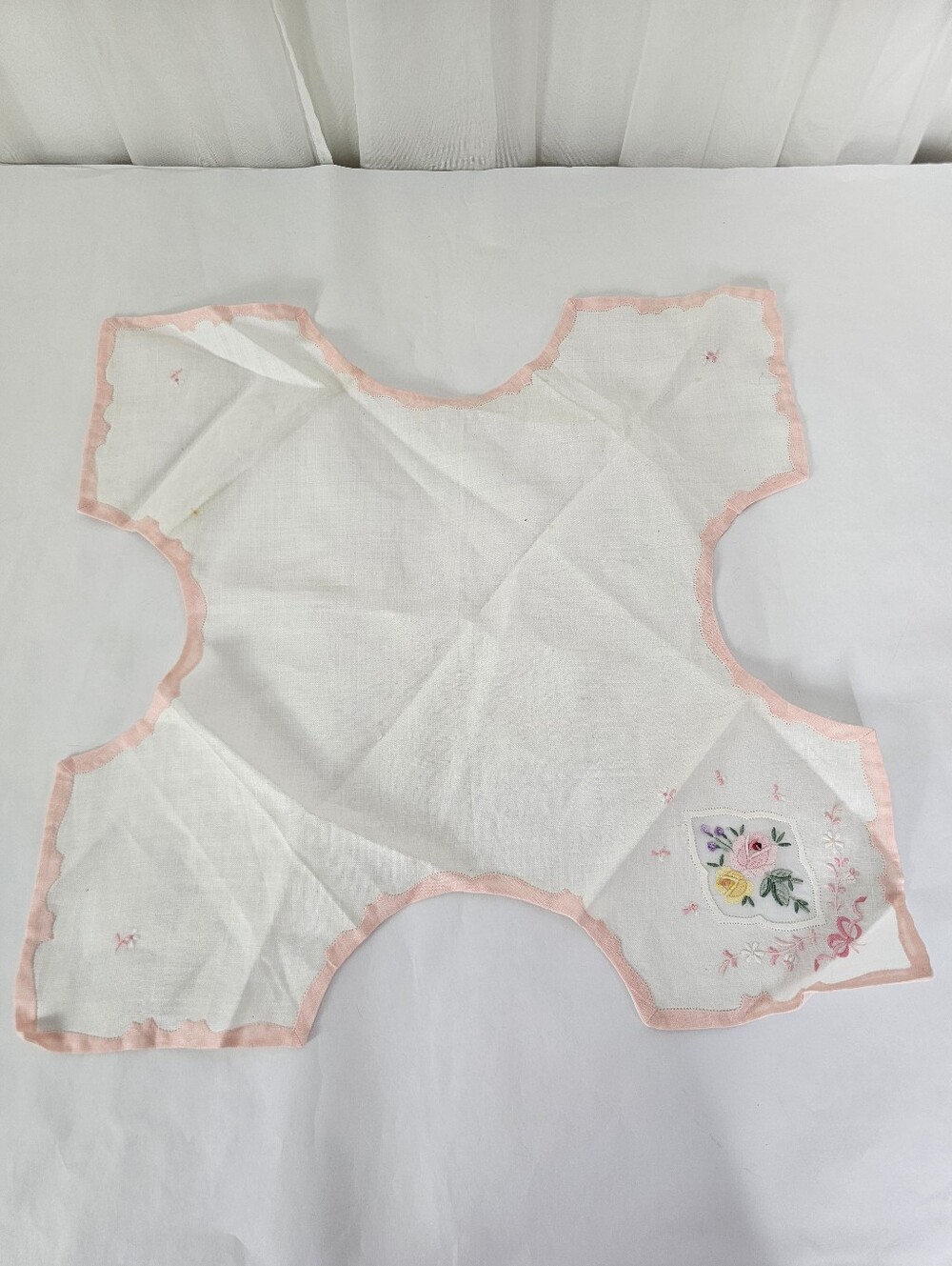 Vintage White Linen Embroidered Floral Bread Basket Liner Bun Warmer